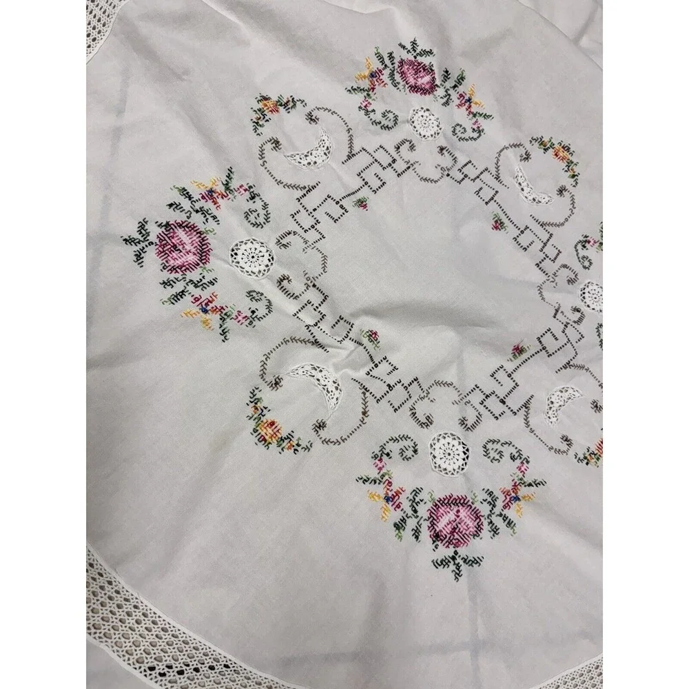Vtg Linen Round Tablecloth White Embroidered Pink Flowers Cottage 61” Cottage